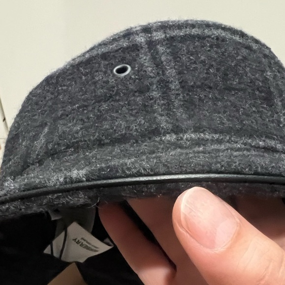 Burberry check bucket hat. Wool with leather trim size small - Picture 6 of 6